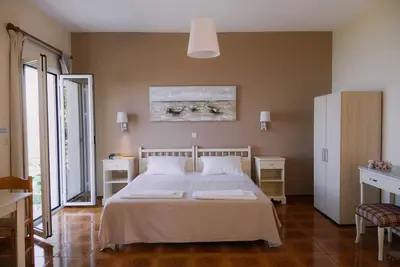 Image de Lorraine's Apartments close to Lourdas beach No. 3