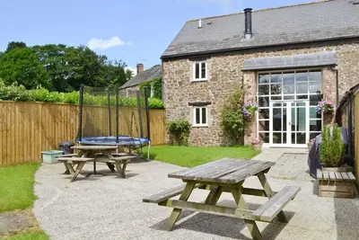 Image de 4 Bed in Shebbear (oc-w33730)