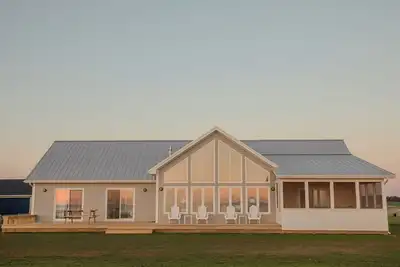 Image de Oceanfront multi-family well appointed cottage. Gorgeous beach. 4 br, Ac