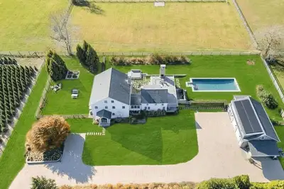 Image de Southampton Historic Farmhouse Retreat Meets Modern Luxury on Expansive. . .