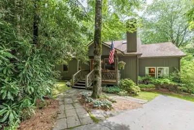 Image de New Hot Tub! Cozy, convenient mountain retreat between Highlands and Cashiers!