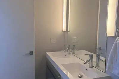 Image de Modern, fully furnished Condo, easy access to Downtown Boston, Airport & Mbta.