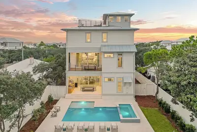 Image de New 8br Inlet Beach Home Sleeps 26: Huge Rooftop Deck, Gulf Views, Pool & Spa