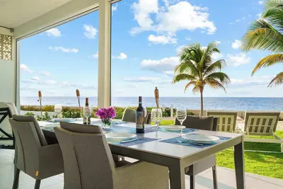 Image de 26 Luxury Condo with Private Oceanfront Garden