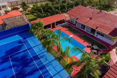 Image de Gorgeous 7-bedroom villa with Ac in vibrant Cancún