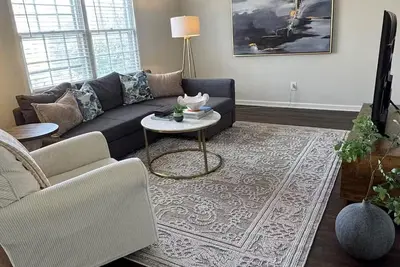 Image de Spacious 4br Home with Game Room