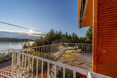 Image de Bel appartement à Karbuni avec vue sur la mer.