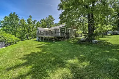 Image de Pet Friendly Cottage w/ Deck: Mtn + Lake Views!