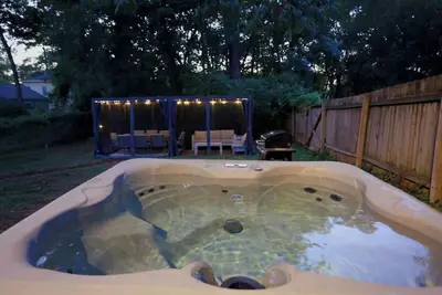 Image de Picturesque Getaway 7br, Hot tub, Mins to Downtown