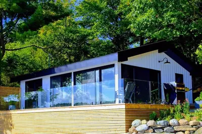 Image de 4 bed 2 bath cottage on the south-end of Lake Joseph