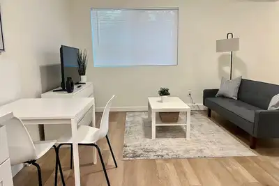 Image de Modern Comfort Meets Stylish Studio