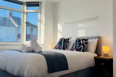 Image de 3 Bedroom Home Bristol with Parking