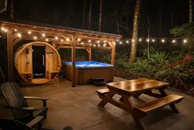 Image de 3-bedroom A-Frame w/ Hot Tub, Sauna, WiFi and Ev charging