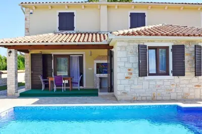 Image de Gemütliches Ferienhaus in Medulin mit Großer Terrasse by Interhome