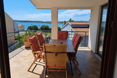 Image de Apartment mit drei Schlafzimmern und Meerblick by Interhome