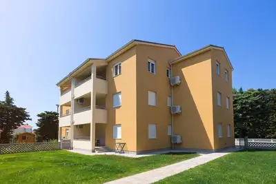 Image de Wohnung mit Terrasse by Interhome