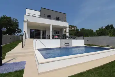 Image de Ferienvilla \"Luxury Villa Tara\" mit beheiztem Pool by Interhome
