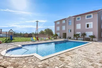 Image de in Medulin mit Grill, Garten und gemeinsamem Pool by Interhome