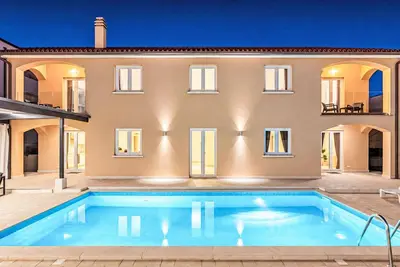 Image de \"Suzy\" mit privatem Pool by Interhome