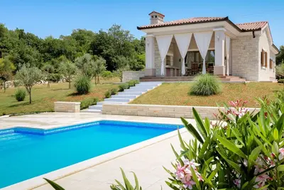 Image de Villa \"Tara\" mit privatem Pool by Interhome