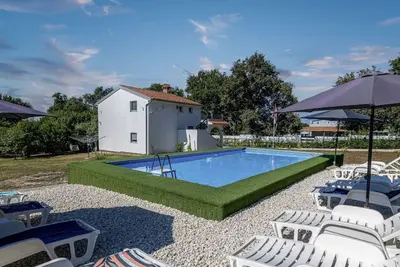 Image de Charmantes Ferienhaus in Medulin, mit Pool. . . by Interhome
