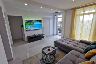 Image de Gemütliche 2-Schlafzimmer-Wohnung mit Meerblick, Crikvenica by Interhome