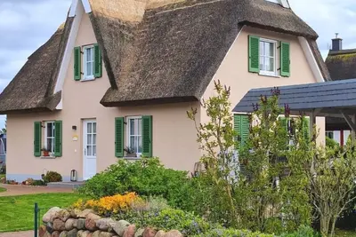 Image de in Ummanz mit Sauna, Garten und Grill by Interhome