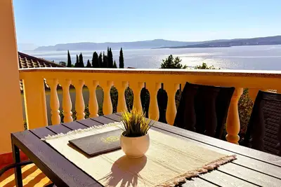 Image de Wohnung mit Balkon und Meerblick by Interhome