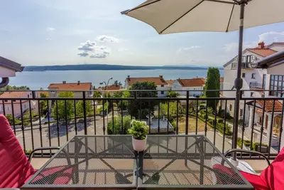 Image de Wohnung mit Panoramablick aufs Meer by Interhome