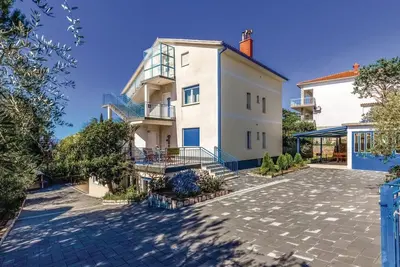 Image de Wohnung in Crikvenica mit Grill und Terrasse by Interhome