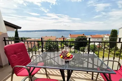 Image de Wohnung in Crikvenica mit Terrasse und Meerblick by Interhome