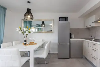 Image de Moderne Wohnung in Crikvenica mit Pool by Interhome