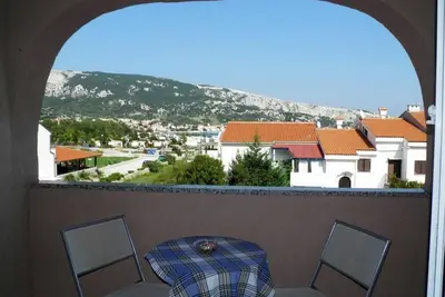 in Baška mit Eigenem Balkon und Meerblick by Interhome