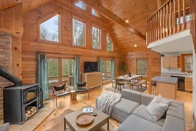 Image de Rock Wall|Hot Tub|Green Egg|Peloton|Gear Dryer|King Bed|Game Rm|Dogs|Generator