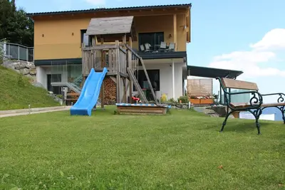 Image de Appartement mit herrlichem Berg- und Seeblick by Interhome