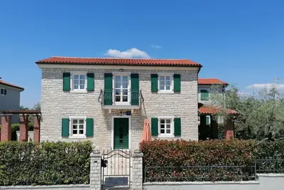 Image de Villa Nika mit privatem Außenwhirlpool by Interhome