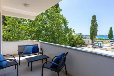 Image de Modernes Ferienhaus in Strandnähe by Interhome