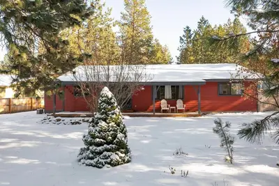 Image de Escape in the Pines - Cozy 3br & Hot Tub
