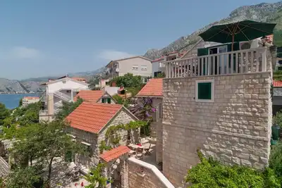 Image de Gemütliche Wohnung in Omiš mit Privatem Balkon by Interhome