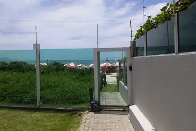 Image de Apartment with direct access to the sea on Ingleses beach.