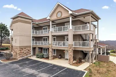 Image de Marina View Condo: Spacious 3-bedroom Condo by Center Hill Marina.