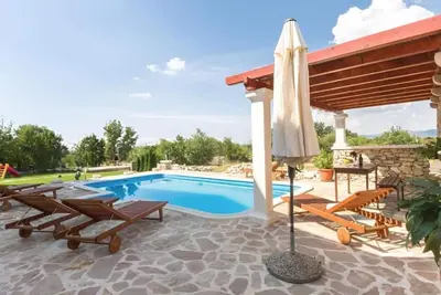 Image de Villa Ivy mit perfekter Privatsphäre, Pool, Sauna by Interhome