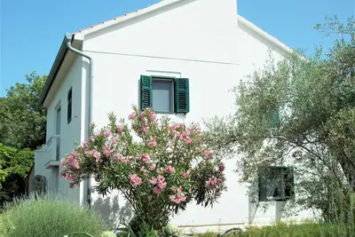 Image de Rustikales Haus in Lukoran mit privatem Parkplatz by Interhome