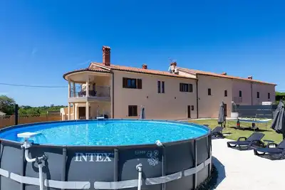 Image de \"Luxuriöse App. mit Pool\" by Interhome