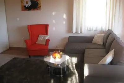 Image de Moderne Wohnung in der Nähe des Zentrums by Interhome