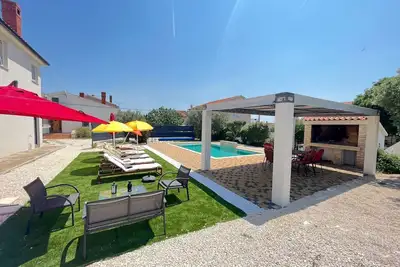 Image de mit privatem beheiztem Schwimmbad by Interhome