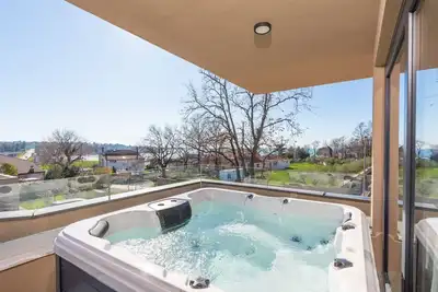 Quercus Village App 11 mit jacuzzi by Interhome