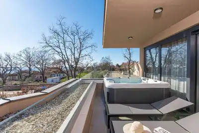 Villa Querchus Penthouse 8 partment mit Jacuzzi by Interhome