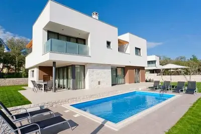 Designvilla mit Dachterrasse und Panoramablick by Interhome