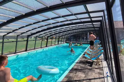 Image de \"New 5\" mit Infinity-Pool by Interhome